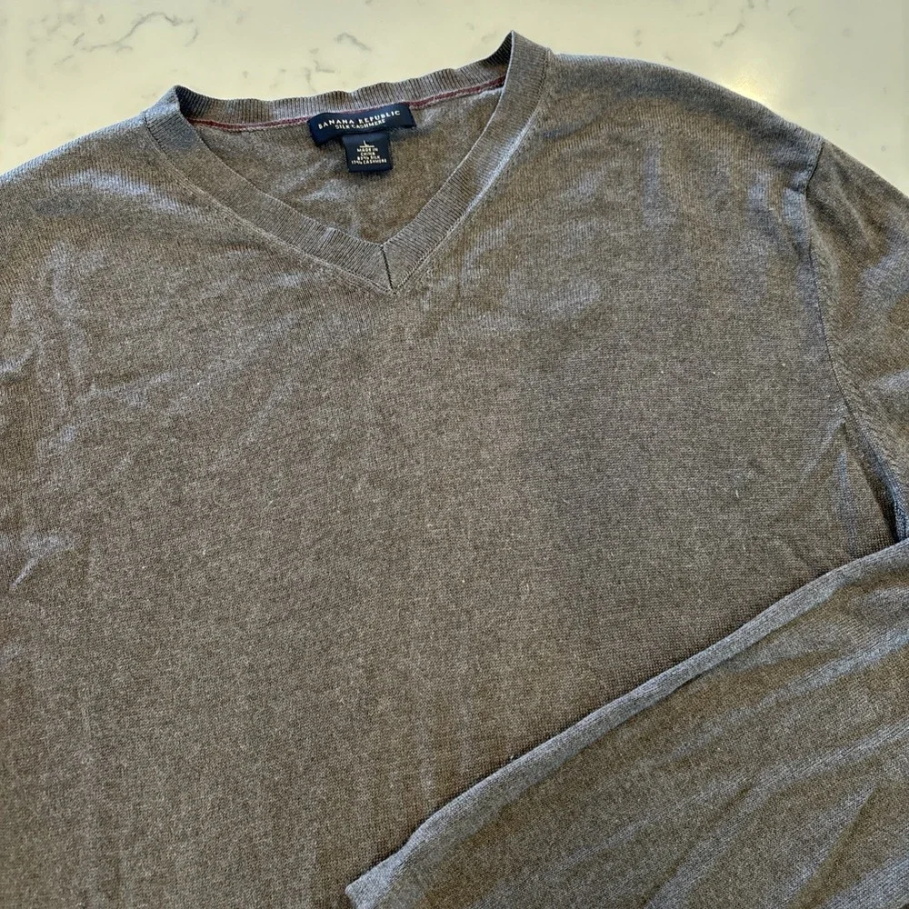 Banana Republic Silk Cashmere‎ V-Neck Sweater Charcoal Gray Men's Large Pullover